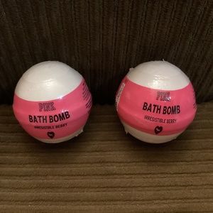 🛁 2 NEW VS Pink "Irresistible Berry" Bath Bombs 🛁